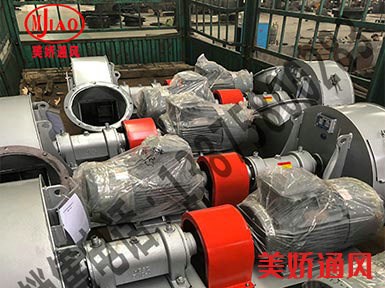 發往天津的火化爐尾氣風機、冷卻風機裝車發貨中