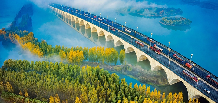 長橋臥波太白湖